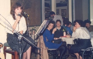 Η Καίτη τραγουδά στην Αυλαία το 1987