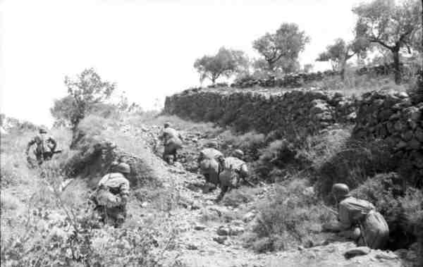 Η Μάχη της Κρήτης: Μια σπάνια μαρτυρία ενός Γερμανού Αξιωματικού των Αλεξιπτωτιστών! (Φώτο Ντοκουμέντα) 41912-03
