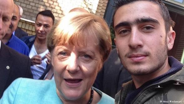 ΣΑΛΟΣ ΣΤΗ ΓΕΡΜΑΝΙΑ Η Μερκελ εβγαλε selfie με τρομοκράτη