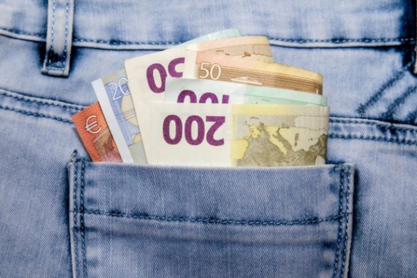 money-39-euros_in_pocket-630