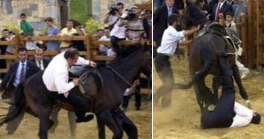 Αποτέλεσμα εικόνας για ερντογάν πέφτει απο άλογο